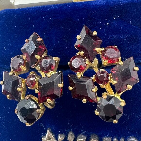 Germany antique gold tone faux garnet Czech glass rhinestone screw back earrings - Picture 1 of 9